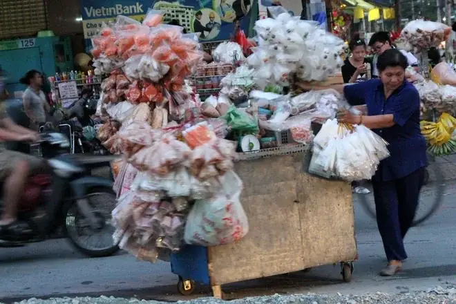 Top Chợ Bánh Tráng Sài Gòn: Khám Phá Địa Điểm Sỉ & Lẻ Hấp Dẫn