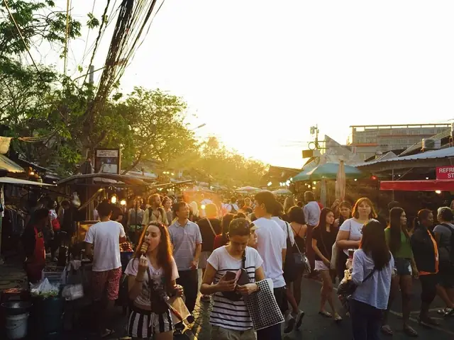 Chợ Chatuchak Mở Cửa Thứ Mấy? Lịch Chi Tiết & Kinh Nghiệm Đi Chợ Cuối Tuần Bangkok Chợ Chatuchak Mở Cửa Thứ Mấy? Lịch Chi Tiết & Kinh Nghiệm Đi Chợ Cuối Tuần Bangkok