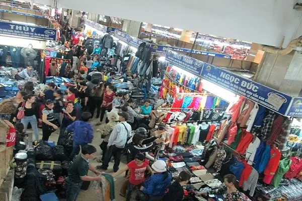 Chợ Quần Áo Rẻ Hà Nội: Top Địa Điểm Mua Sắm Giá Tốt Cho Sinh Viên & Dân Sành Điệu Chợ Quần Áo Rẻ Hà Nội: Top Địa Điểm Mua Sắm Giá Tốt Cho Sinh Viên & Dân Sành Điệu