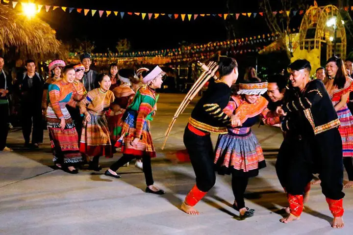 Chợ Tình Sapa: Bắt Đầu Lúc Mấy Giờ & Những Điều Cần Biết 70 Chợ Tình Sapa: Bắt Đầu Lúc Mấy Giờ & Những Điều Cần Biết