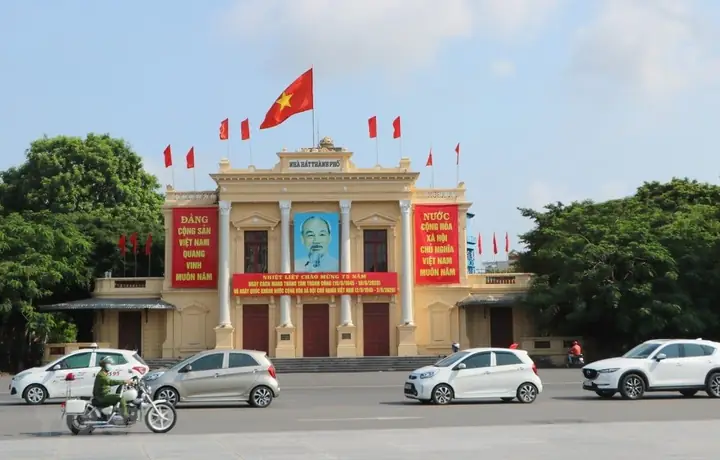 Du Lịch Hải Phòng 1 Ngày: Lịch Trình Khám Phá Ẩm Thực & Địa Điểm Vui Chơi 73 Du Lịch Hải Phòng 1 Ngày: Lịch Trình Khám Phá Ẩm Thực & Địa Điểm Vui Chơi