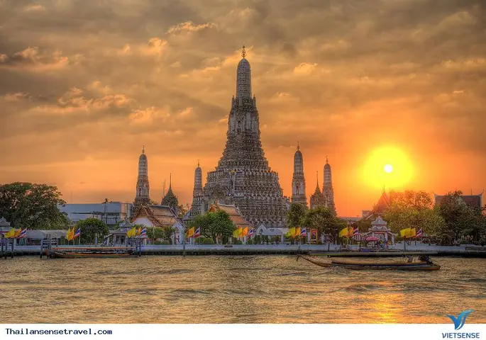 Chùa Bình Minh Wat Arun: Khám Phá Biểu Tượng Kiến Trúc & Du Lịch Thái Lan Chùa Bình Minh Wat Arun: Khám Phá Biểu Tượng Kiến Trúc & Du Lịch Thái Lan