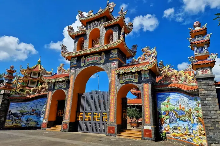 Chùa Bửu Đài Sơn Đà Nẵng: Vẻ Đẹp Thanh Tịnh & Kinh Nghiệm Thăm Quan Chi Tiết Chùa Bửu Đài Sơn Đà Nẵng: Vẻ Đẹp Thanh Tịnh & Kinh Nghiệm Thăm Quan Chi Tiết