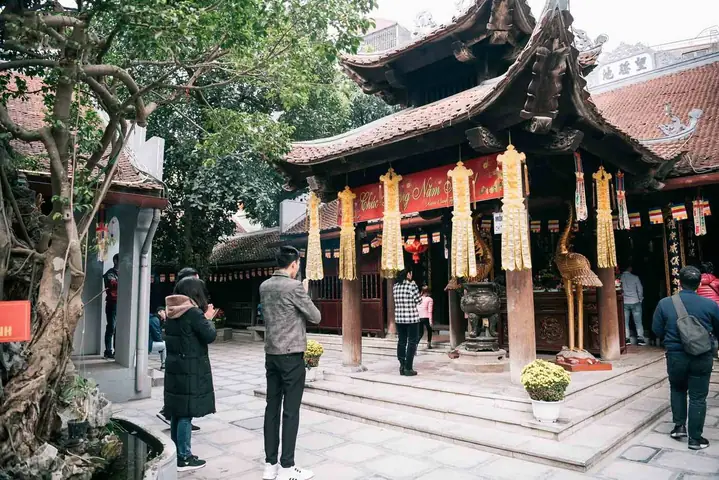 Top 7+ Chùa Cầu Duyên Linh Thiêng Nhất Hà Nội: Kinh Nghiệm Đi Lễ & Lưu Ý