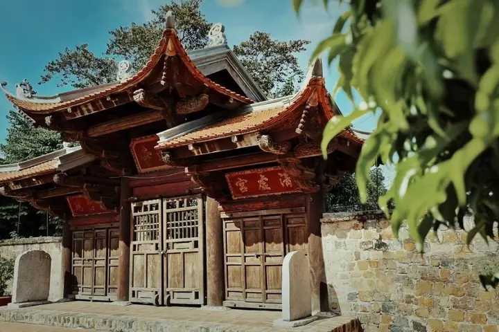 Chùa Kim Liên Tây Hồ: Lịch Sử, Kiến Trúc Và Kinh Nghiệm Tham Quan Chi Tiết 5 Chùa Kim Liên Tây Hồ: Lịch Sử, Kiến Trúc Và Kinh Nghiệm Tham Quan Chi Tiết
