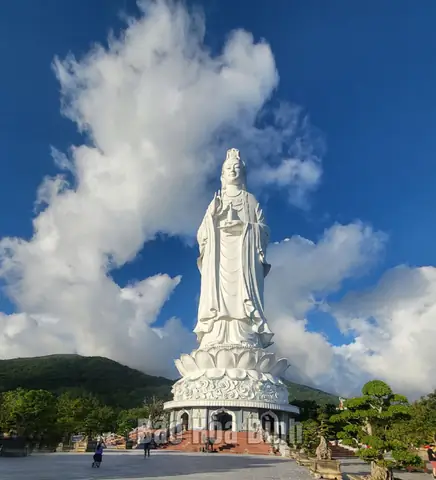 Chùa Linh Ứng Đà Nẵng: Vị Trí, Khám Phá Và Kinh Nghiệm Tham Quan