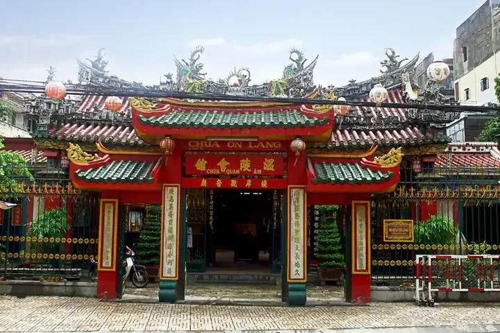 Chùa Quan Âm Quận 5: Địa Chỉ, Lịch Sử Và Kinh Nghiệm Tham Quan Chi Tiết 11 Chùa Quan Âm Quận 5: Địa Chỉ, Lịch Sử Và Kinh Nghiệm Tham Quan Chi Tiết