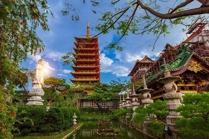 Chùa Minh Thành Gia Lai: Khám Phá Kiến Trúc Độc Đáo, Lịch Sử Và Kinh Nghiệm Tham Quan