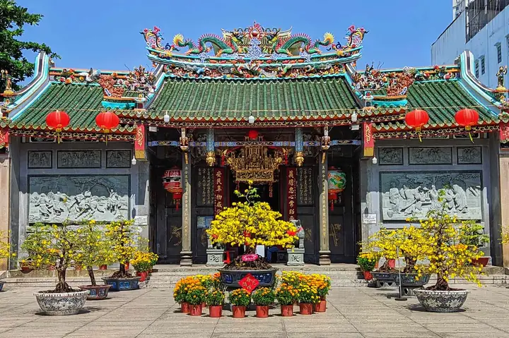 Chùa Ông Nguyễn Trãi Quận 5: Lịch Sử, Kiến Trúc Và Kinh Nghiệm Tham Quan Chùa Ông Nguyễn Trãi Quận 5: Lịch Sử, Kiến Trúc Và Kinh Nghiệm Tham Quan