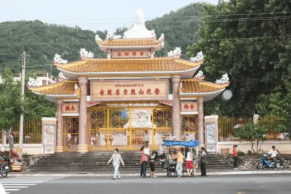 Top Các Ngôi Chùa Linh Thiêng Trên Đường Đi Vũng Tàu: Khám Phá Lộ Trình Hành Hương