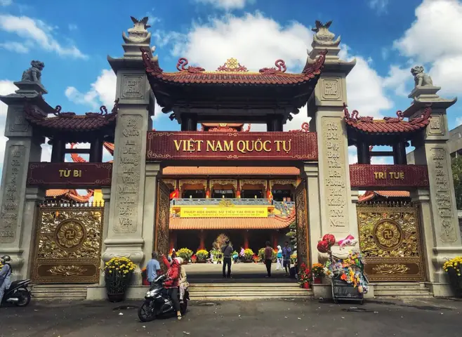 Chùa Việt Nam Quốc Tự Đường 3 Tháng 2: Lịch Sử, Kiến Trúc Và Kinh Nghiệm Tham Quan