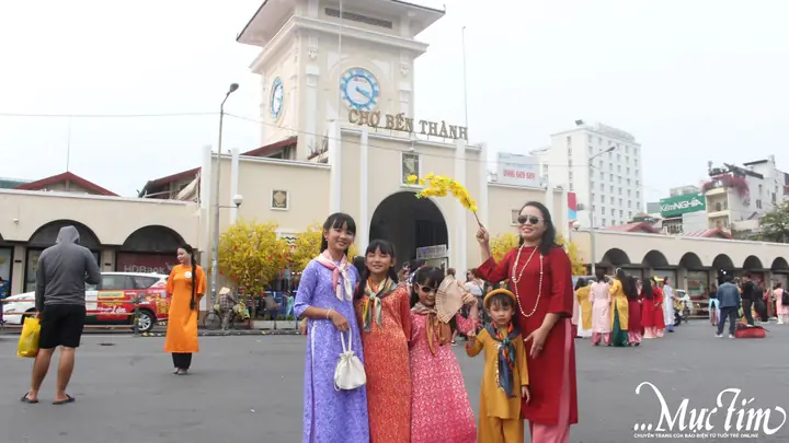 Chụp Ảnh Đẹp Tại Chợ Bến Thành: Thời Điểm, Ý Tưởng Tạo Dáng & Dịch Vụ Hỗ Trợ Chụp Ảnh Đẹp Tại Chợ Bến Thành: Thời Điểm, Ý Tưởng Tạo Dáng & Dịch Vụ Hỗ Trợ