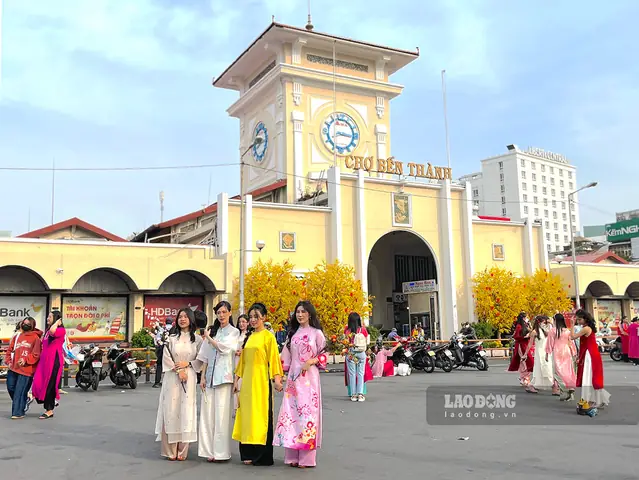 Chụp Ảnh Đẹp Tại Chợ Bến Thành: Thời Điểm, Ý Tưởng Tạo Dáng & Dịch Vụ Hỗ Trợ Chụp Ảnh Đẹp Tại Chợ Bến Thành: Thời Điểm, Ý Tưởng Tạo Dáng & Dịch Vụ Hỗ Trợ