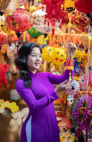 Chụp Ảnh Trung Thu Phố Hàng Mã: Bí Kíp Lên Đồ, Tạo Dáng & Góc "sống Ảo" Đẹp Lung Linh Chụp Ảnh Trung Thu Phố Hàng Mã: Bí Kíp Lên Đồ, Tạo Dáng & Góc "sống Ảo" Đẹp Lung Linh