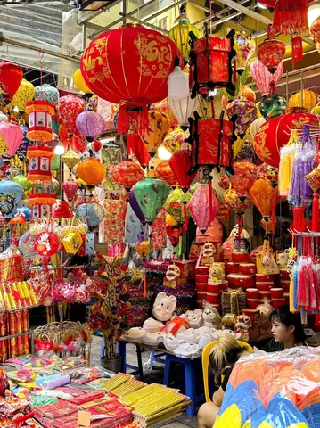 Chụp Ảnh Trung Thu Phố Hàng Mã: Bí Kíp Lên Đồ, Tạo Dáng & Góc "sống Ảo" Đẹp Lung Linh Chụp Ảnh Trung Thu Phố Hàng Mã: Bí Kíp Lên Đồ, Tạo Dáng & Góc "sống Ảo" Đẹp Lung Linh