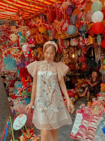 Chụp Ảnh Trung Thu Phố Hàng Mã: Bí Kíp Lên Đồ, Tạo Dáng & Góc "sống Ảo" Đẹp Lung Linh Chụp Ảnh Trung Thu Phố Hàng Mã: Bí Kíp Lên Đồ, Tạo Dáng & Góc "sống Ảo" Đẹp Lung Linh