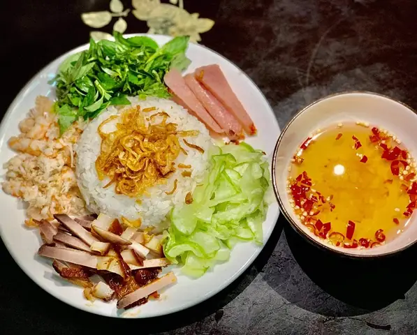Cơm Âm Phủ Huế Ngon: Địa Chỉ Quán, Cách Làm & Câu Chuyện Đằng Sau Cái Tên Kỳ Bí Cơm Âm Phủ Huế Ngon: Địa Chỉ Quán, Cách Làm & Câu Chuyện Đằng Sau Cái Tên Kỳ Bí