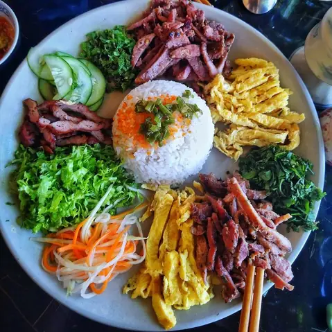 Cơm Âm Phủ Huế Ngon: Địa Chỉ Quán, Cách Làm & Câu Chuyện Đằng Sau Cái Tên Kỳ Bí Cơm Âm Phủ Huế Ngon: Địa Chỉ Quán, Cách Làm & Câu Chuyện Đằng Sau Cái Tên Kỳ Bí