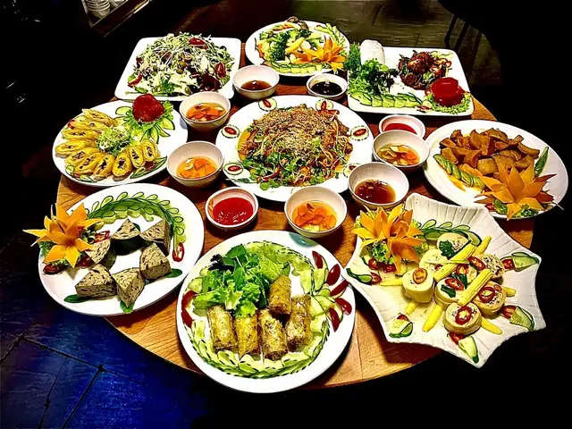 Top Quán Cơm Chay Trần Hưng Đạo Hà Nội: Ngon, Thanh Tịnh & Ưu Đãi Hấp Dẫn