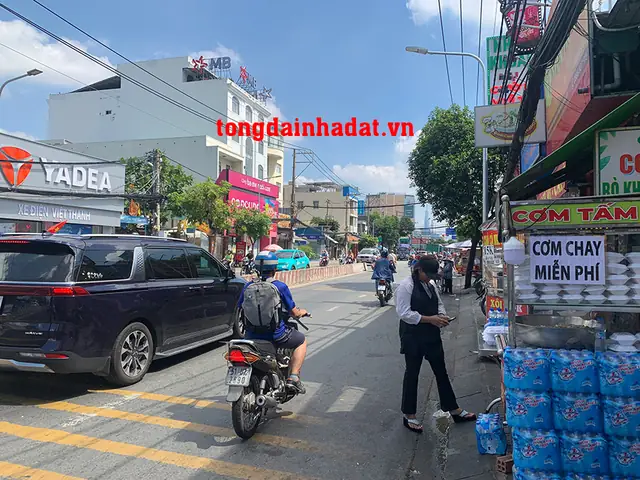 Khám Phá Cơm Chay Việt Huỳnh Tấn Phát: Địa Chỉ, Thực Đơn & Đánh Giá