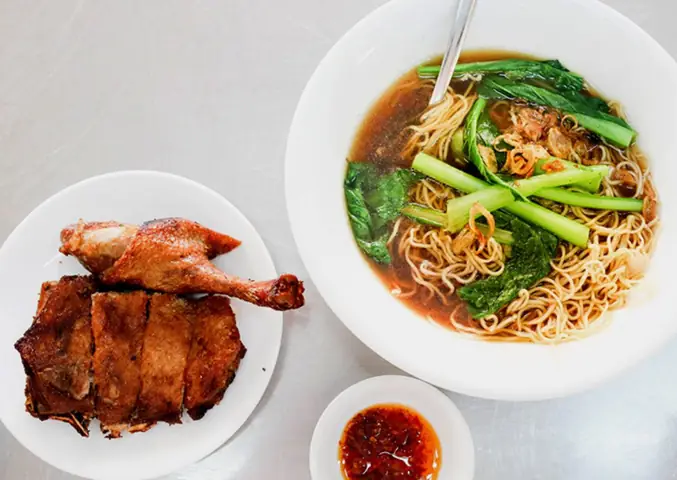Khám Phá Con Đường Ăn Uống Quận 5: Top Quán Ngon, Món Đặc Sản Bạn Phải Thử