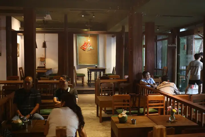 Thông Tin Chi Tiết Cộng Cà Phê 94 Đường Láng: Địa Chỉ, Giờ Mở Cửa & Sự Kiện