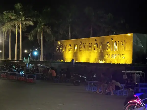 Công Viên Hòa Bình Về Đêm: Vẻ Đẹp Rực Rỡ Và Những Trải Nghiệm Thú Vị