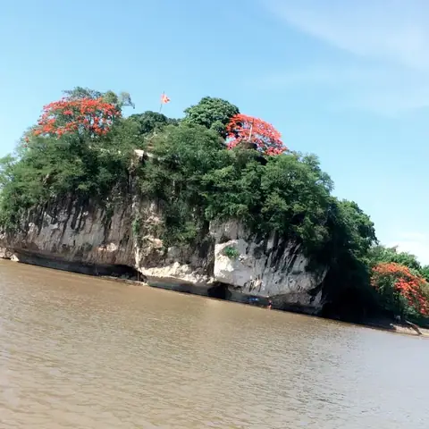 Công Viên Thúy Sơn Ninh Bình: Vị Trí, Cảnh Quan Và Các Điểm Tham Quan Lân Cận