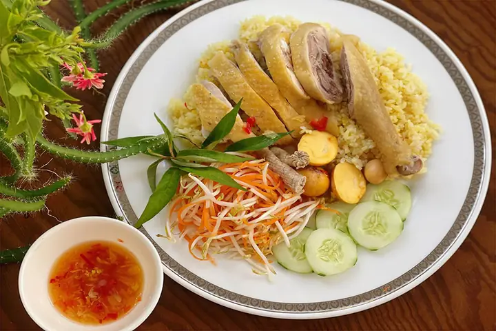 Đặc Sản Tuy Hòa Phú Yên: Khám Phá Món Ngon Nổi Tiếng & Quà Tặng Độc Đáo