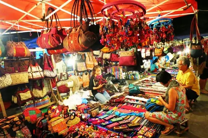 Đi Đà Nẵng Mua Gì Làm Quà? Top Quà Lưu Niệm & Đặc Sản Ý Nghĩa Nhất
