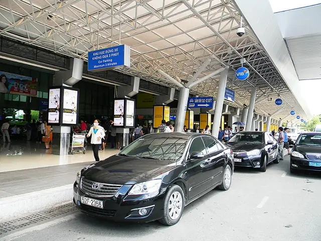 Taxi Nội Bài Rẻ Nhất: So Sánh Giá & Top Hãng Phổ Biến 2024 10 Taxi Nội Bài Rẻ Nhất: So Sánh Giá & Top Hãng Phổ Biến 2024