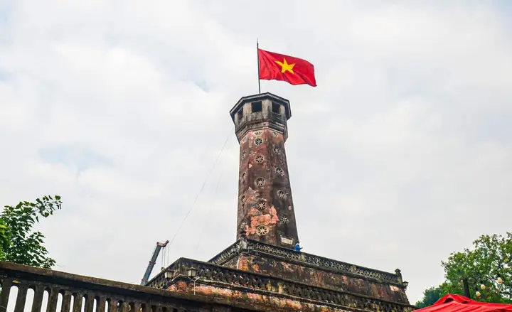 Cột Cờ Hà Nội: Lịch Sử, Kiến Trúc Và Kinh Nghiệm Tham Quan Chi Tiết Cột Cờ Hà Nội: Lịch Sử, Kiến Trúc Và Kinh Nghiệm Tham Quan Chi Tiết