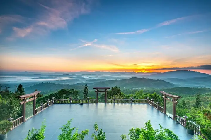 Du Lịch Bảo Lộc Có Gì Hấp Dẫn? Top 15+ Địa Điểm Check-in & Trải Nghiệm Không Thể Bỏ Lỡ 13 Du Lịch Bảo Lộc Có Gì Hấp Dẫn? Top 15+ Địa Điểm Check-in & Trải Nghiệm Không Thể Bỏ Lỡ