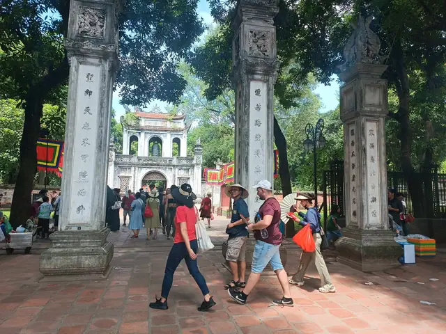 Du Lịch Di Tích Lịch Sử: Khám Phá Di Sản Văn Hóa Việt Nam Từ Bắc Vào Nam
