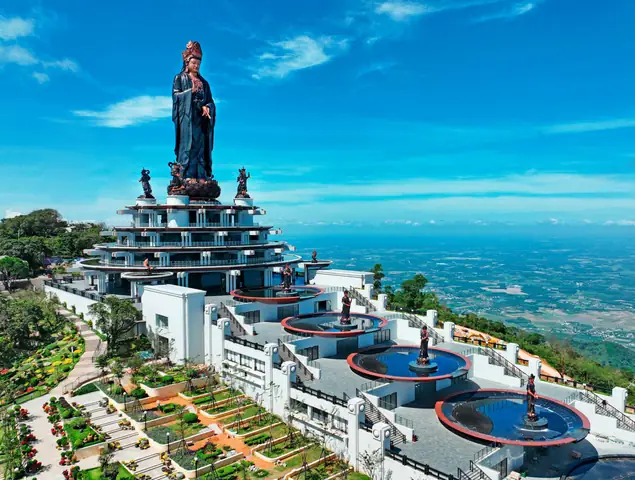 Cẩm Nang Du Lịch Núi Bà Đen Tây Ninh: Kinh Nghiệm Từ A-z Cho Chuyến Đi 2026 Cẩm Nang Du Lịch Núi Bà Đen Tây Ninh: Kinh Nghiệm Từ A-z Cho Chuyến Đi 2026