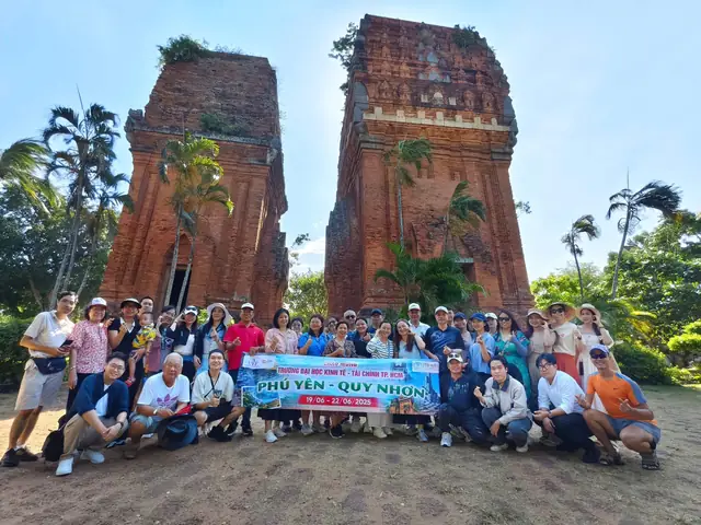 Du Lịch Phú Yên Ăn Gì: Khám Phá 20+ Món Ngon Nhất Định Phải Thử Du Lịch Phú Yên Ăn Gì: Khám Phá 20+ Món Ngon Nhất Định Phải Thử