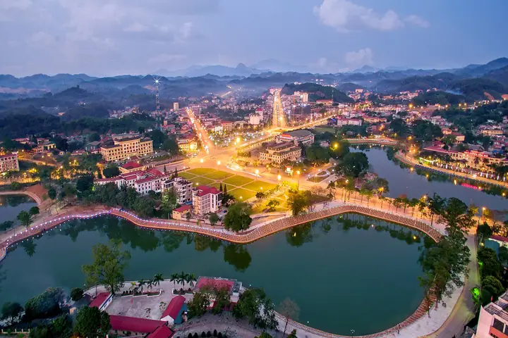 Khám Phá Thành Phố Yên Bái: Cẩm Nang Du Lịch Từ A-z Cho Mọi Hành Trình