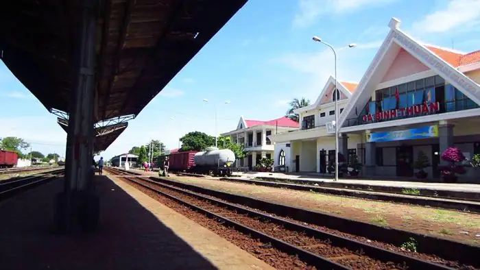 Ga Xe Lửa Phan Thiết Ở Đâu? Địa Chỉ, Cách Di Chuyển & Tiện Ích Mới Nhất