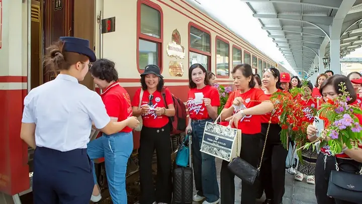 Giá Vé Tàu Hỏa Cao Cấp: Cẩm Nang Chi Tiết & Kinh Nghiệm Tốt Nhất 2025 Giá Vé Tàu Hỏa Cao Cấp: Cẩm Nang Chi Tiết & Kinh Nghiệm Tốt Nhất 2025