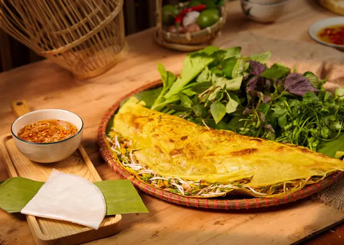 Khám Phá Bánh Xèo Miền Tây: Hương Vị Giòn Rụm, Nhân Đậm Đà & Cách Thưởng Thức Chuẩn Vị Khám Phá Bánh Xèo Miền Tây: Hương Vị Giòn Rụm, Nhân Đậm Đà & Cách Thưởng Thức Chuẩn Vị