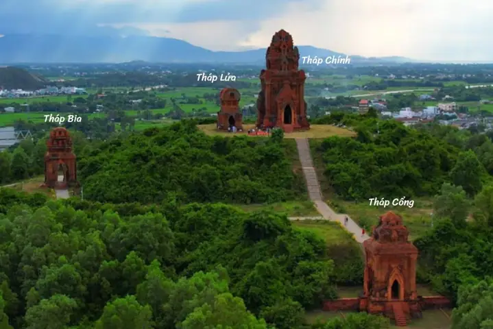Tháp Bánh Ít: Khám Phá Kiến Trúc Chăm Cổ Và Dấu Ấn Lịch Sử Độc Đáo Tại Bình Định Tháp Bánh Ít: Khám Phá Kiến Trúc Chăm Cổ Và Dấu Ấn Lịch Sử Độc Đáo Tại Bình Định