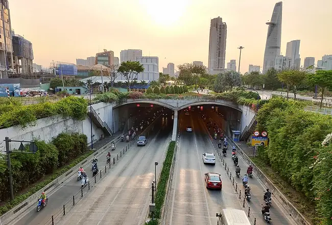 Hầm Thủ Thiêm Dưới Sông Sài Gòn: Vị Trí, Cấu Trúc & Điểm Vui Chơi Nổi Tiếng 96 Hầm Thủ Thiêm Dưới Sông Sài Gòn: Vị Trí, Cấu Trúc & Điểm Vui Chơi Nổi Tiếng