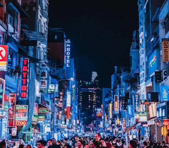 Hẹn Hò Buổi Tối Ở Sài Gòn: Top Địa Điểm Lãng Mạn & Hoạt Động Thú Vị