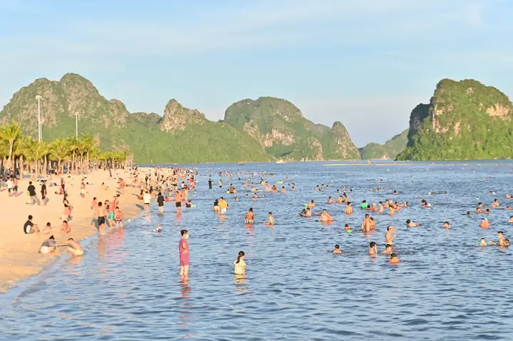 Khám Phá 9+ Bãi Biển Đẹp Nhất Hạ Long: Hướng Dẫn Check-in Toàn Diện Khám Phá 9+ Bãi Biển Đẹp Nhất Hạ Long: Hướng Dẫn Check-in Toàn Diện