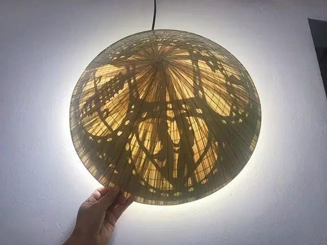 Hình Ảnh Chiếc Nón Bài Thơ: Biểu Tượng Văn Hóa Dịu Dàng Của Xứ Huế 17 Hình Ảnh Chiếc Nón Bài Thơ: Biểu Tượng Văn Hóa Dịu Dàng Của Xứ Huế