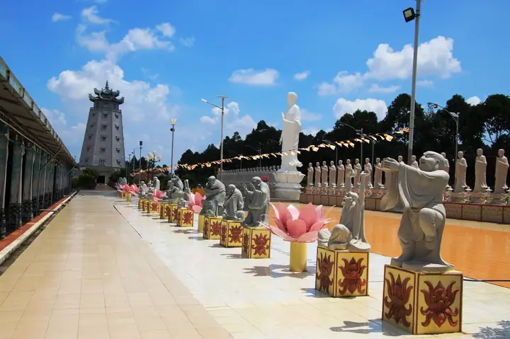 Khám Phá Chùa Đại Tòng Lâm: Hình Ảnh, Kỷ Lục Và Vẻ Đẹp Tâm Linh Vũng Tàu