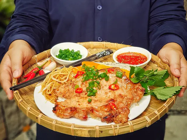 Hình Ảnh Cơm Tấm Sườn Nướng: Khám Phá Hương Vị Hấp Dẫn Của Món Ăn Quốc Dân Hình Ảnh Cơm Tấm Sườn Nướng: Khám Phá Hương Vị Hấp Dẫn Của Món Ăn Quốc Dân