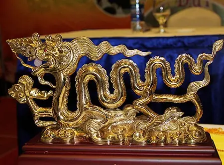 Khám Phá Nghệ Thuật Điêu Khắc Thời Trần: Hình Ảnh, Đặc Trưng Và Di Sản Khám Phá Nghệ Thuật Điêu Khắc Thời Trần: Hình Ảnh, Đặc Trưng Và Di Sản