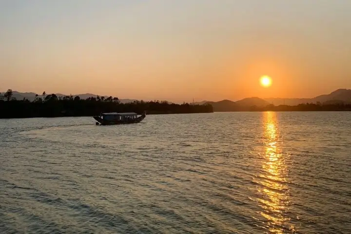 Hình Ảnh Hoàng Hôn Trên Sông Đẹp Tuyệt Diệu: Khung Cảnh Thơ Mộng Để Chiêm Ngưỡng