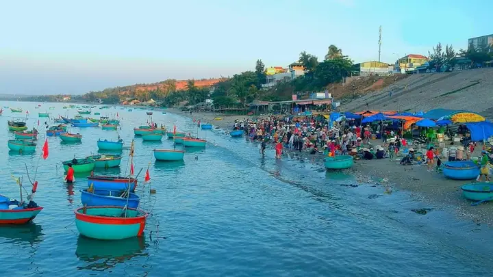 Làng Chài Mũi Né: Khám Phá Vẻ Đẹp Bình Yên & Trải Nghiệm Độc Đáo Làng Chài Mũi Né: Khám Phá Vẻ Đẹp Bình Yên & Trải Nghiệm Độc Đáo